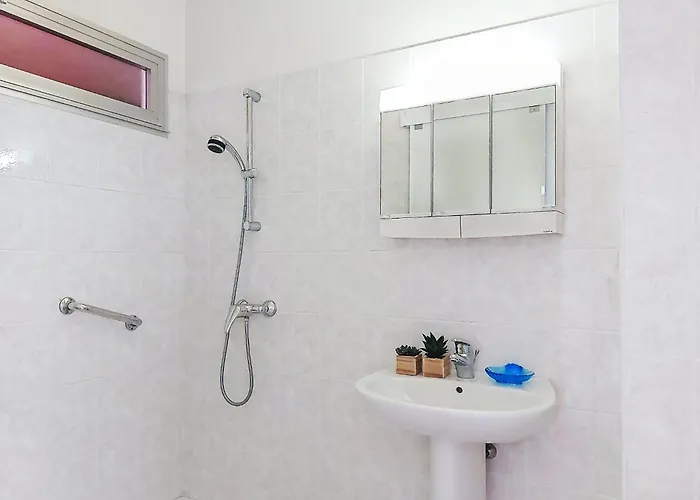 Le Saint Louis By Interhome * מנטון