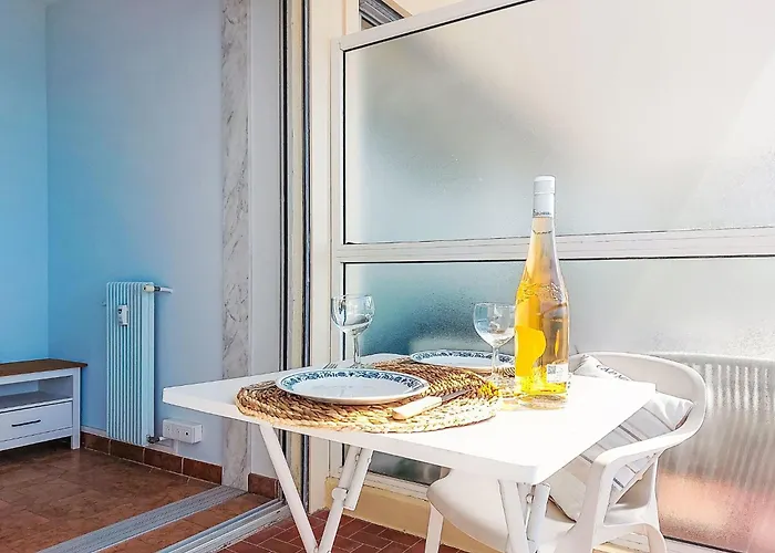 Le Saint Louis By Interhome דירה מנטון